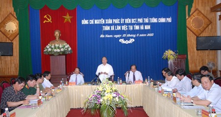 ท่าน Nguyễn Xuân Phúc รองนายกรัฐมนตรีเยือนจังหวัดห่านาม - ảnh 1